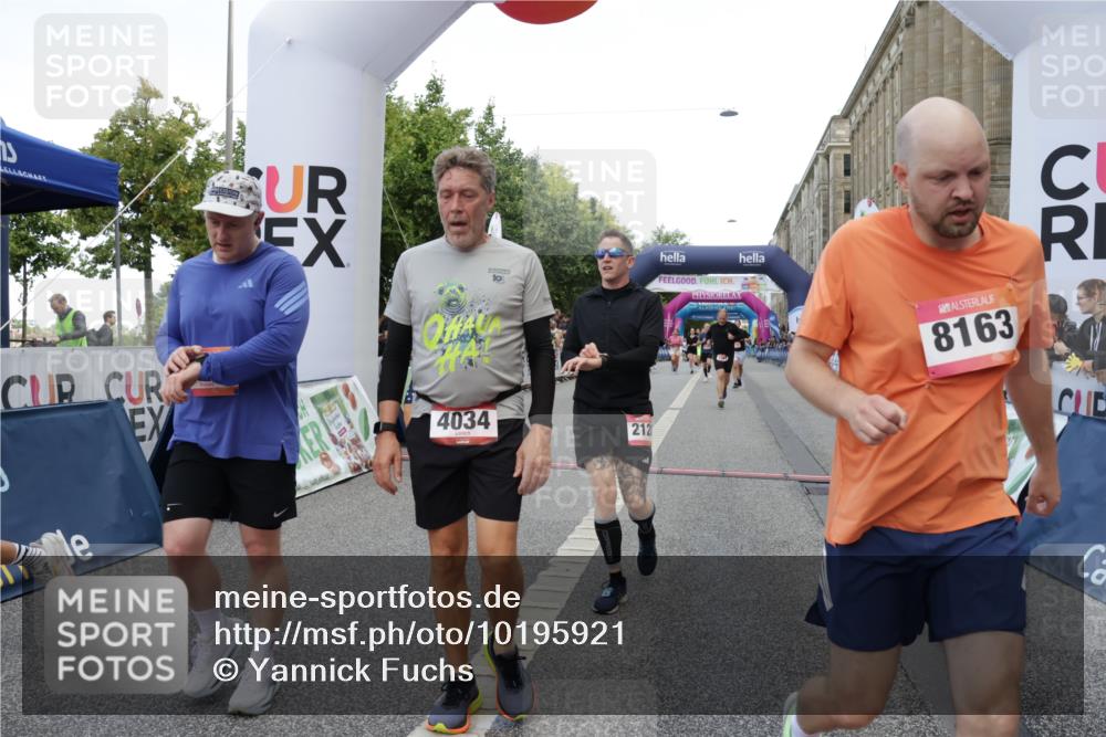 06.09.2026 - CURREX Alsterlauf Yannick Fuchs http://msf.ph/oto/10195921 06.09.2026 09:58:14 Ziel 2706, 2864, 3394, 3497, 3553, 3580, 3603, 3841, 3872, 3923, 4034, 4327, 4732, 5707, 5986, 6227, 6343, 6409, 8003, 8163 meine-sportfotos.de