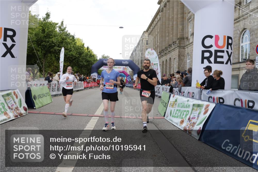 06.09.2026 - CURREX Alsterlauf Yannick Fuchs http://msf.ph/oto/10195941 06.09.2026 10:06:29 Ziel 2266, 2541, 2863, 3736, 3772, 3942, 3947, 4508, 4650, 4819, 5600, 6464, 8183 meine-sportfotos.de