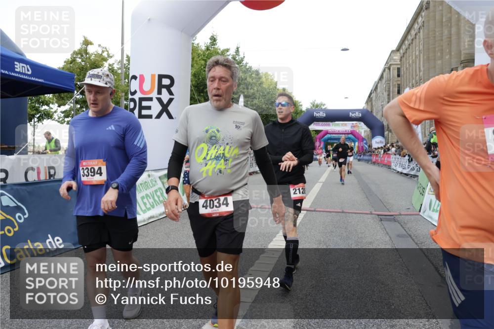 06.09.2026 - CURREX Alsterlauf Yannick Fuchs http://msf.ph/oto/10195948 06.09.2026 09:58:14 Ziel 2706, 2864, 3394, 3497, 3553, 3580, 3603, 3841, 3872, 3923, 4034, 4327, 4732, 5707, 5986, 6227, 6343, 6409, 8003, 8163 meine-sportfotos.de
