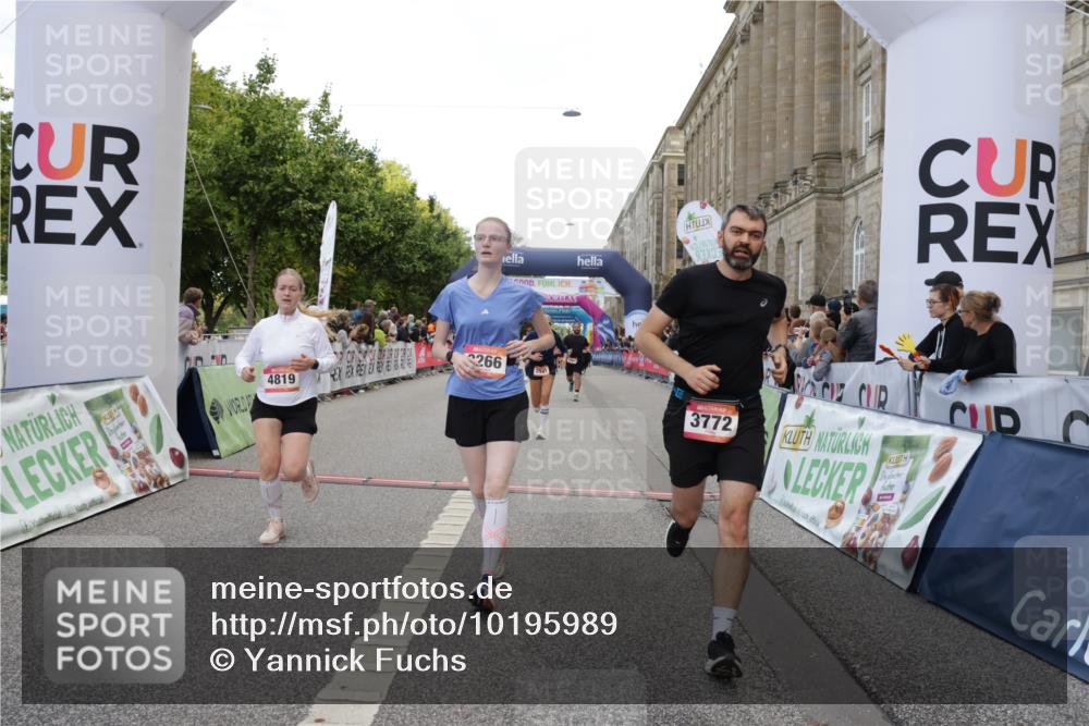 06.09.2026 - CURREX Alsterlauf Yannick Fuchs http://msf.ph/oto/10195989 06.09.2026 10:06:30 Ziel 2266, 2541, 2863, 3772, 3942, 3947, 4508, 4650, 4819, 5600, 6085, 6464, 8183 meine-sportfotos.de