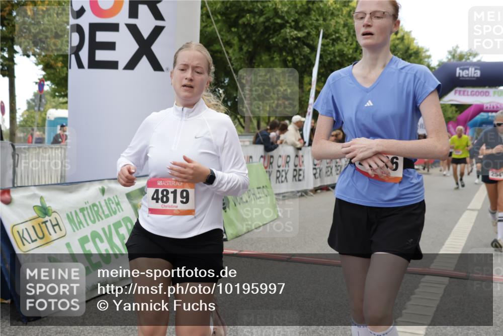 06.09.2026 - CURREX Alsterlauf Yannick Fuchs http://msf.ph/oto/10195997 06.09.2026 10:06:30 Ziel 2266, 2541, 2863, 3772, 3942, 3947, 4508, 4650, 4819, 5600, 6085, 6464, 8183 meine-sportfotos.de