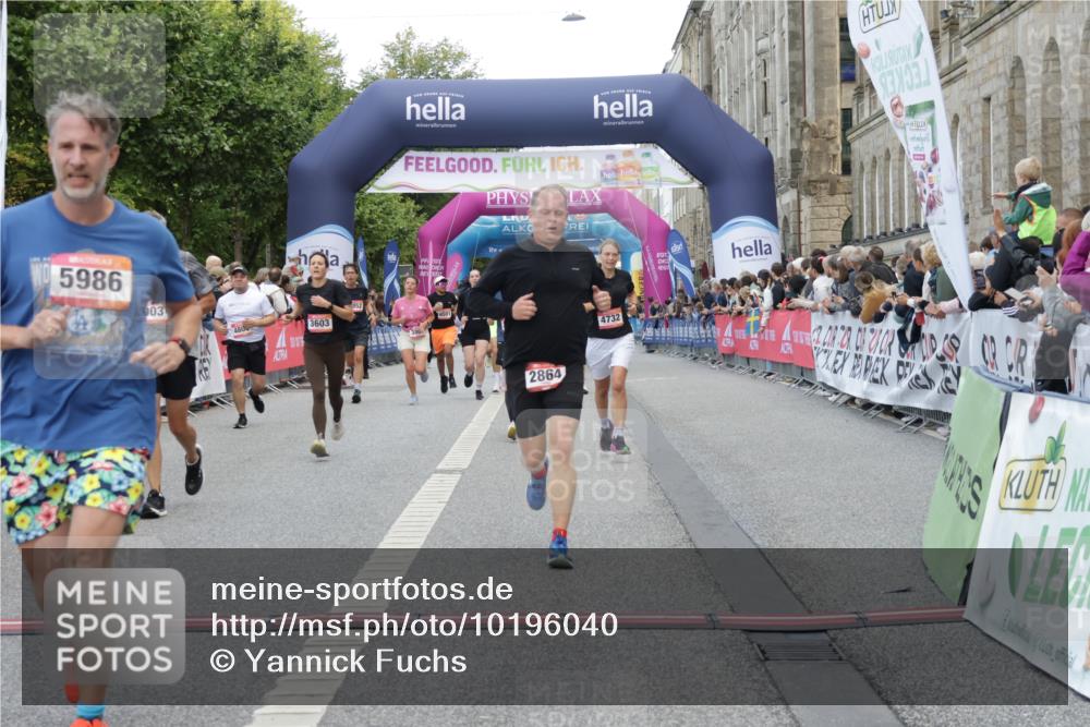 06.09.2026 - CURREX Alsterlauf Yannick Fuchs http://msf.ph/oto/10196040 06.09.2026 09:58:15 Ziel 2706, 2864, 3394, 3553, 3580, 3603, 3841, 3872, 4034, 4327, 4732, 5986, 6227, 6343, 6409, 8003, 8163 meine-sportfotos.de