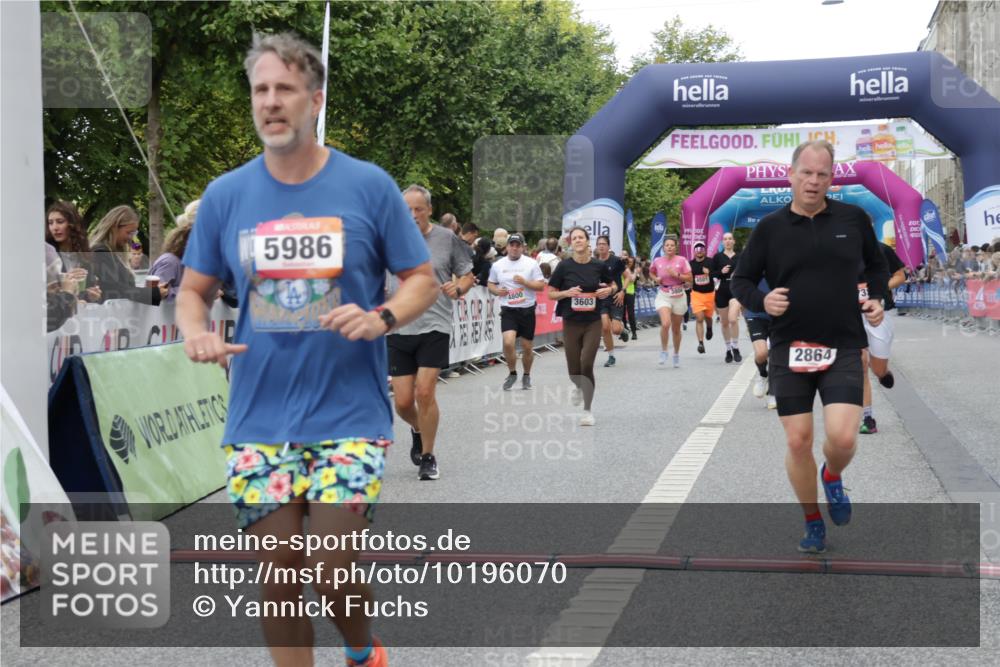 06.09.2026 - CURREX Alsterlauf Yannick Fuchs http://msf.ph/oto/10196070 06.09.2026 09:58:16 Ziel 2706, 2864, 3394, 3553, 3580, 3603, 3804, 3872, 4034, 4732, 4800, 5986, 6227, 6343, 6409, 8003, 8052, 8163 meine-sportfotos.de