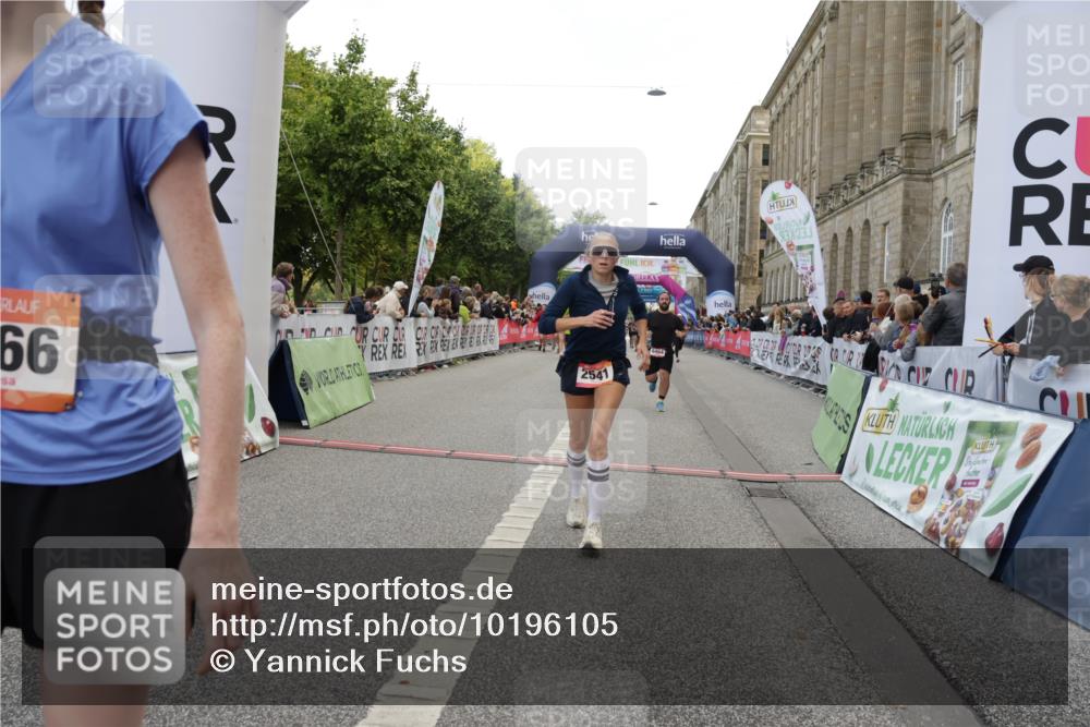 06.09.2026 - CURREX Alsterlauf Yannick Fuchs http://msf.ph/oto/10196105 06.09.2026 10:06:32 Ziel 2266, 2541, 2863, 3491, 3772, 3942, 3947, 4508, 4819, 5600, 6085, 6464, 8183 meine-sportfotos.de