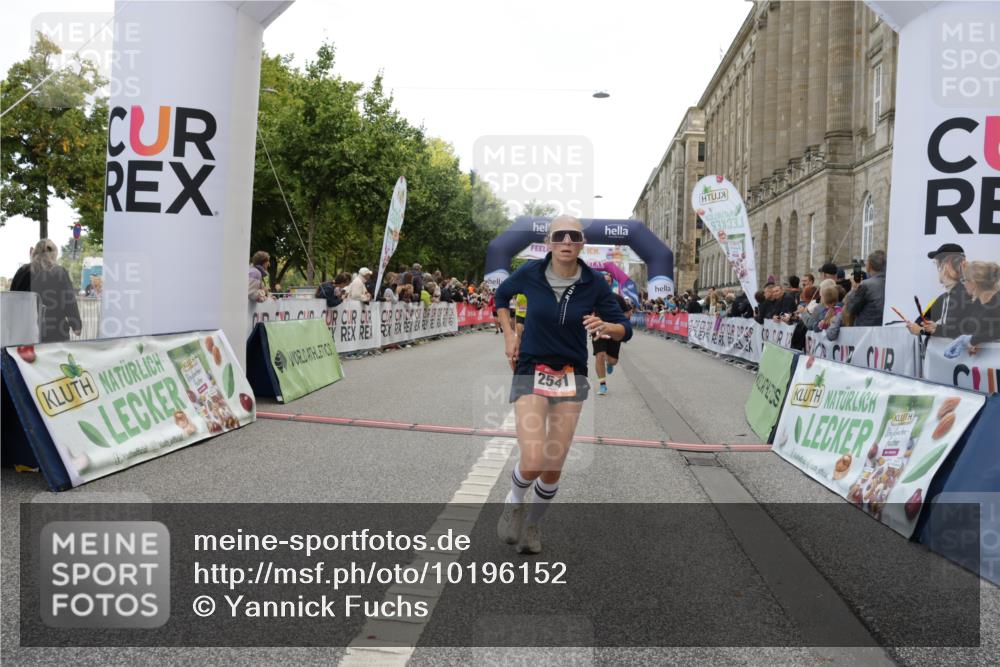 06.09.2026 - CURREX Alsterlauf Yannick Fuchs http://msf.ph/oto/10196152 06.09.2026 10:06:32 Ziel 2266, 2541, 2863, 3491, 3772, 3942, 3947, 4508, 4819, 5600, 6085, 6464, 8183 meine-sportfotos.de