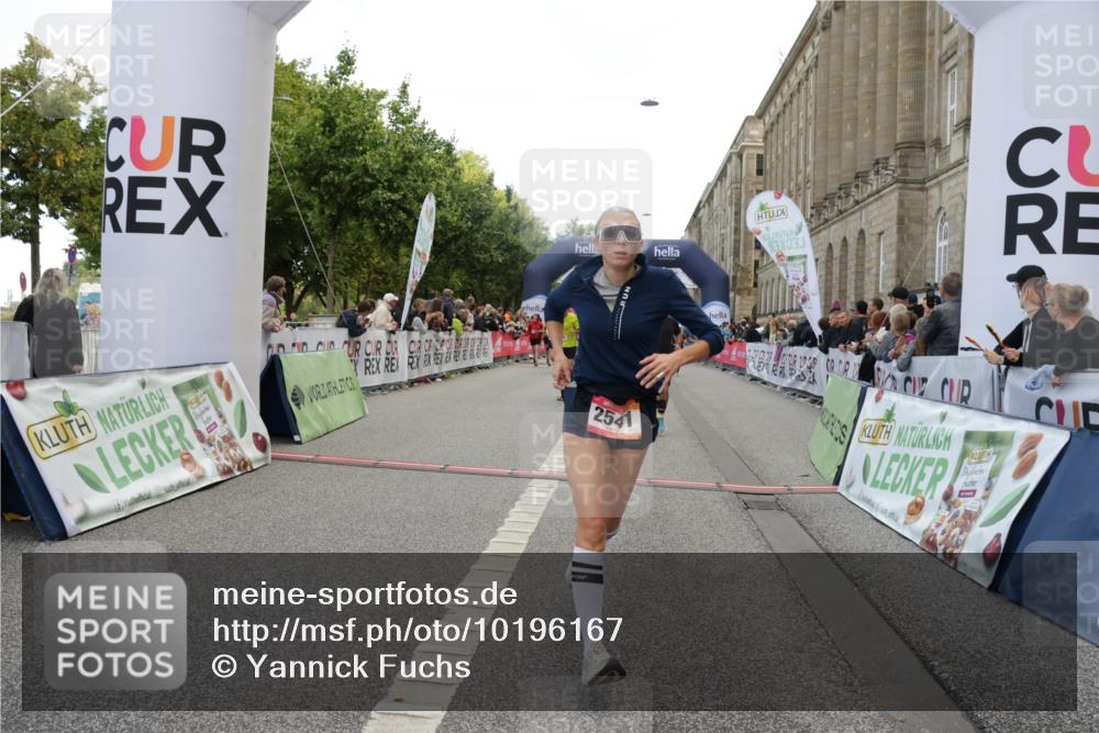 06.09.2026 - CURREX Alsterlauf Yannick Fuchs http://msf.ph/oto/10196167 06.09.2026 10:06:32 Ziel 2266, 2541, 2863, 3491, 3772, 3942, 3947, 4508, 4819, 5600, 6085, 6464, 8183 meine-sportfotos.de