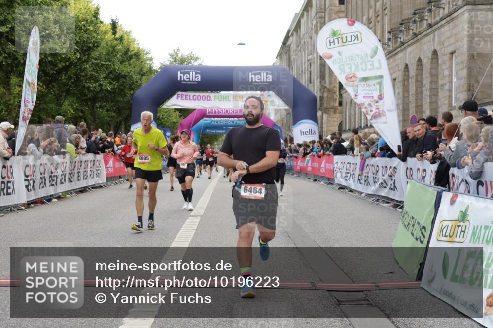 06.09.2026 - CURREX Alsterlauf Yannick Fuchs http://msf.ph/oto/10196223 06.09.2026 10:06:33 Ziel 2266, 2541, 2863, 3491, 3772, 3942, 3947, 4337, 4508, 4725, 4819, 6085, 6464, 8183 meine-sportfotos.de