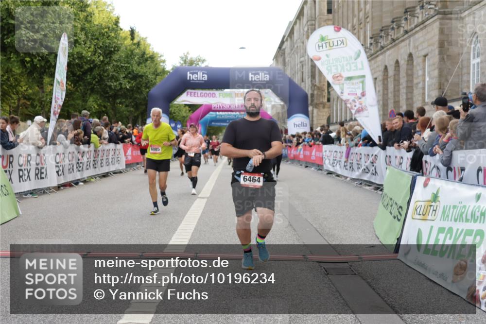 06.09.2026 - CURREX Alsterlauf Yannick Fuchs http://msf.ph/oto/10196234 06.09.2026 10:06:33 Ziel 2266, 2541, 2863, 3491, 3772, 3942, 3947, 4337, 4508, 4725, 4819, 6085, 6464, 8183 meine-sportfotos.de