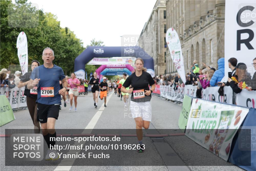 06.09.2026 - CURREX Alsterlauf Yannick Fuchs http://msf.ph/oto/10196263 06.09.2026 09:58:19 Ziel 2706, 2864, 3603, 3679, 3804, 4106, 4501, 4525, 4732, 4800, 5018, 5257, 5986, 6227, 6409, 8003, 8052 meine-sportfotos.de