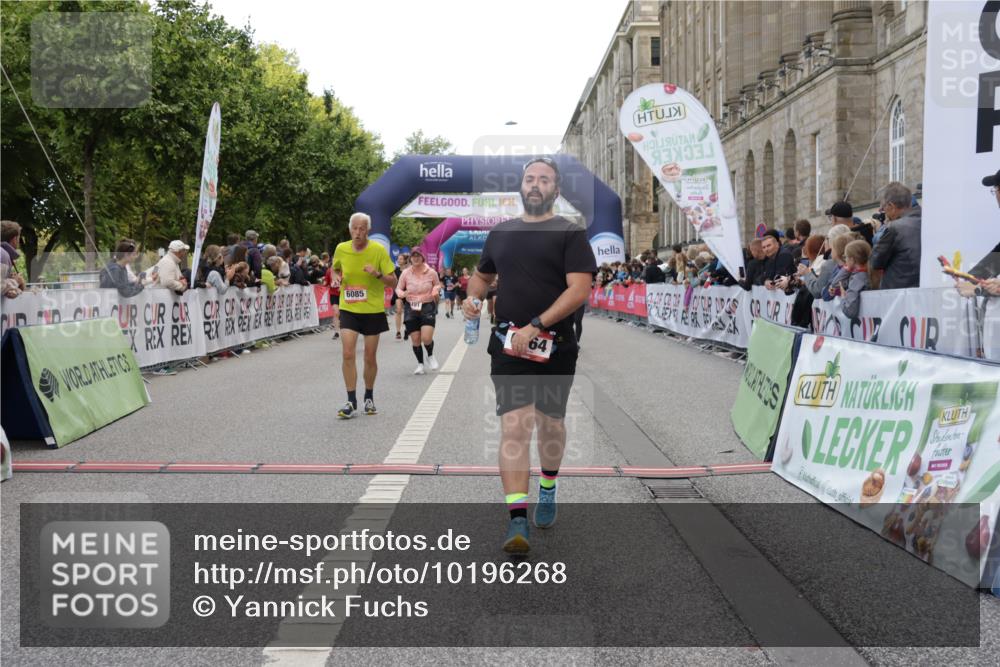 06.09.2026 - CURREX Alsterlauf Yannick Fuchs http://msf.ph/oto/10196268 06.09.2026 10:06:34 Ziel 2266, 2541, 3491, 3772, 3942, 3947, 4337, 4508, 4725, 4819, 5001, 6085, 6464 meine-sportfotos.de