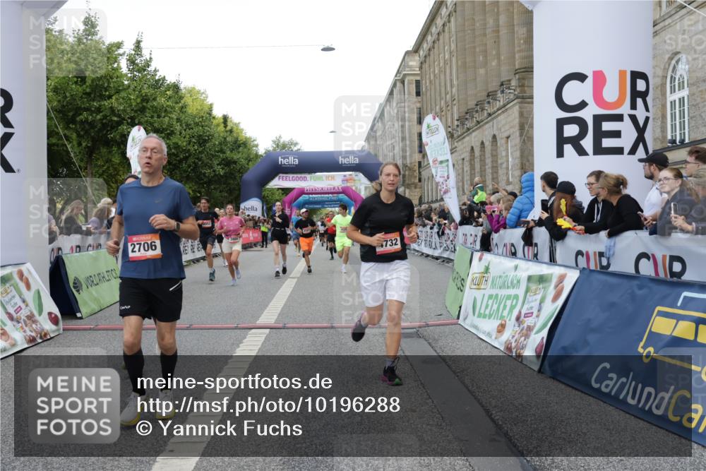 06.09.2026 - CURREX Alsterlauf Yannick Fuchs http://msf.ph/oto/10196288 06.09.2026 09:58:19 Ziel 2706, 2864, 3603, 3679, 3804, 4106, 4501, 4525, 4732, 4800, 5018, 5257, 5986, 6227, 6409, 8003, 8052 meine-sportfotos.de