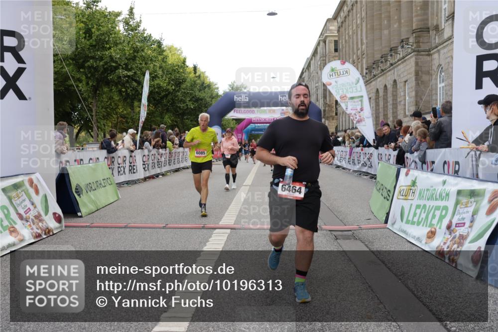 06.09.2026 - CURREX Alsterlauf Yannick Fuchs http://msf.ph/oto/10196313 06.09.2026 10:06:34 Ziel 2266, 2541, 3491, 3772, 3942, 3947, 4337, 4508, 4725, 4819, 5001, 6085, 6464 meine-sportfotos.de
