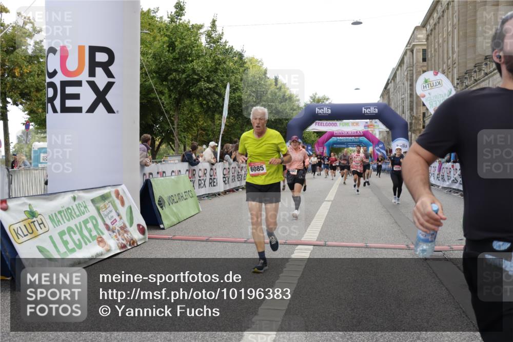 06.09.2026 - CURREX Alsterlauf Yannick Fuchs http://msf.ph/oto/10196383 06.09.2026 10:06:35 Ziel 2266, 2532, 2541, 3266, 3267, 3491, 3772, 4337, 4725, 4819, 5001, 6085, 6464 meine-sportfotos.de