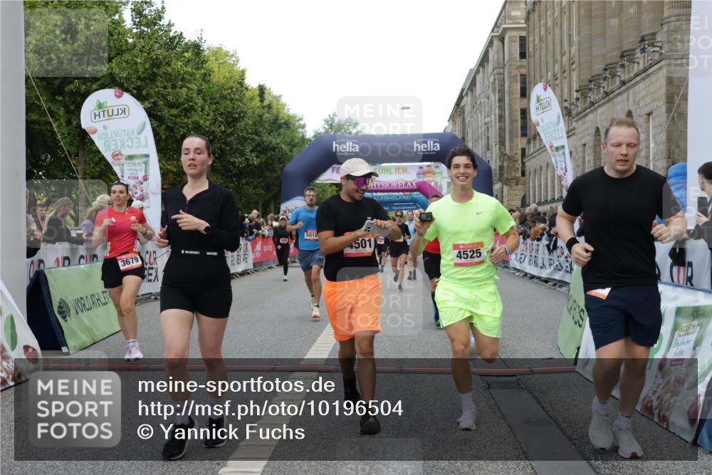 06.09.2026 - CURREX Alsterlauf Yannick Fuchs http://msf.ph/oto/10196504 06.09.2026 09:58:23 Ziel 2013, 2706, 2864, 3055, 3603, 3679, 3804, 4106, 4501, 4525, 4732, 4800, 4806, 5018, 5257, 5840, 5858, 8003, 8052, 8296 meine-sportfotos.de