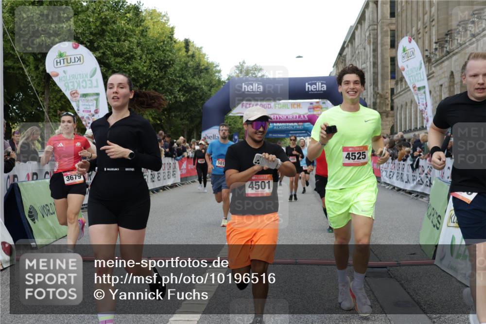 06.09.2026 - CURREX Alsterlauf Yannick Fuchs http://msf.ph/oto/10196516 06.09.2026 09:58:23 Ziel 2013, 2706, 2864, 3055, 3603, 3679, 3804, 4106, 4501, 4525, 4732, 4800, 4806, 5018, 5257, 5840, 5858, 8003, 8052, 8296 meine-sportfotos.de