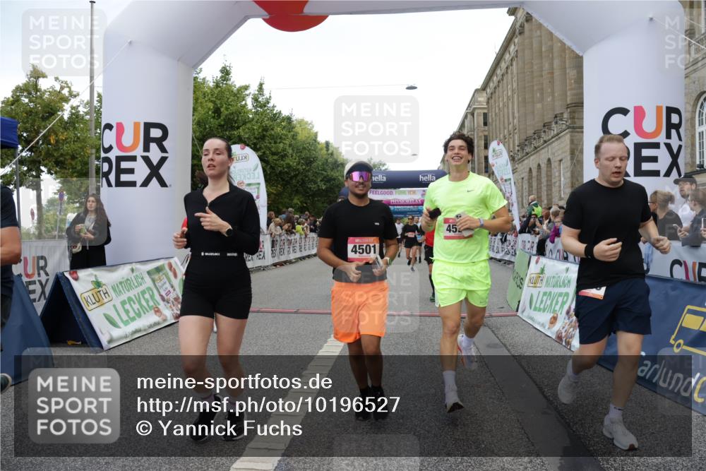 06.09.2026 - CURREX Alsterlauf Yannick Fuchs http://msf.ph/oto/10196527 06.09.2026 09:58:23 Ziel 2013, 2706, 2864, 3055, 3603, 3679, 3804, 4106, 4501, 4525, 4732, 4800, 4806, 5018, 5257, 5840, 5858, 8003, 8052, 8296 meine-sportfotos.de