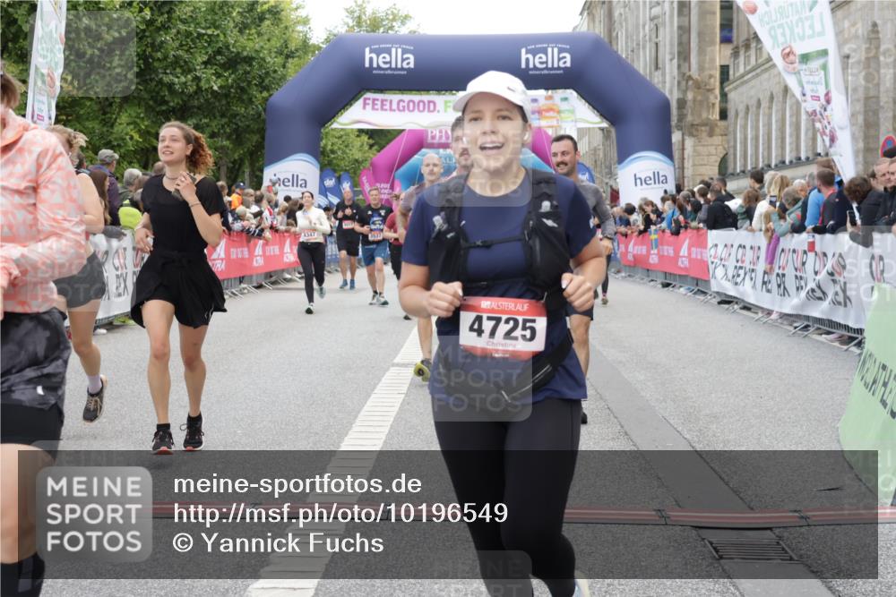 06.09.2026 - CURREX Alsterlauf Yannick Fuchs http://msf.ph/oto/10196549 06.09.2026 10:06:39 Ziel 2270, 2532, 2533, 3266, 3267, 3491, 4337, 4347, 4725, 5001, 5167, 6085, 6275, 6464 meine-sportfotos.de