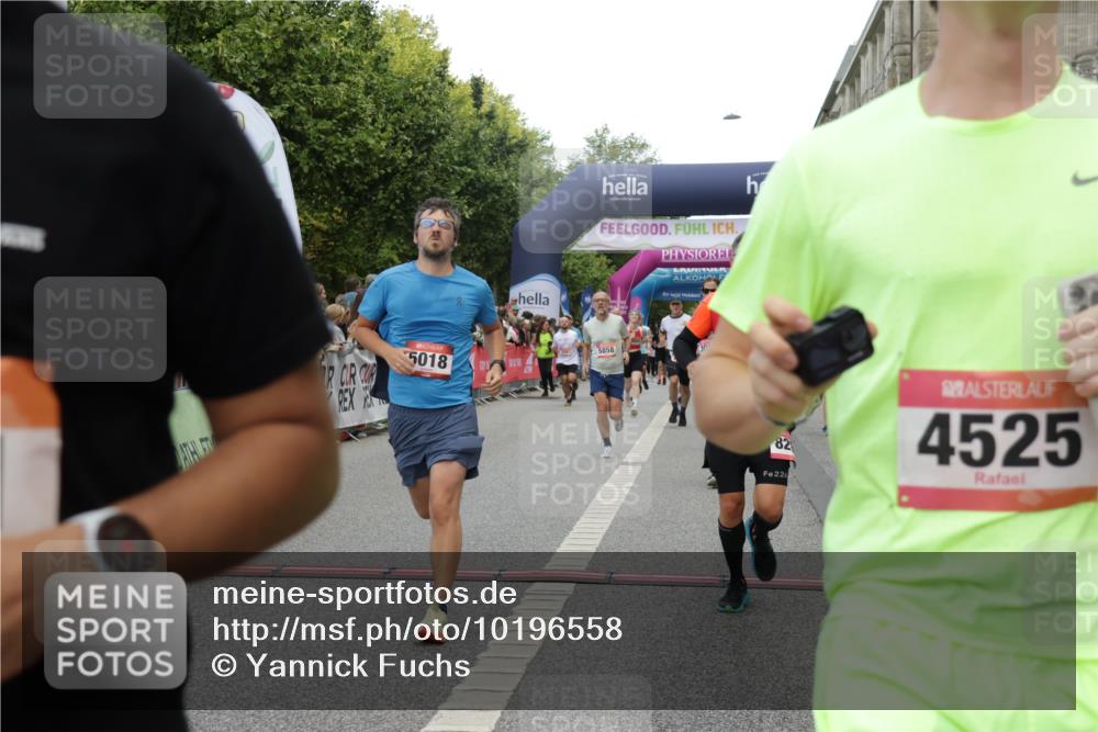 06.09.2026 - CURREX Alsterlauf Yannick Fuchs http://msf.ph/oto/10196558 06.09.2026 09:58:24 Ziel 2013, 2706, 2864, 3055, 3560, 3603, 3679, 3804, 4106, 4501, 4525, 4732, 4800, 4806, 5018, 5257, 5840, 5858, 8003, 8052, 8296 meine-sportfotos.de