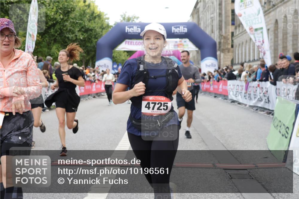 06.09.2026 - CURREX Alsterlauf Yannick Fuchs http://msf.ph/oto/10196561 06.09.2026 10:06:39 Ziel 2270, 2532, 2533, 3266, 3267, 3491, 4337, 4347, 4725, 5001, 5167, 6085, 6275, 6464 meine-sportfotos.de