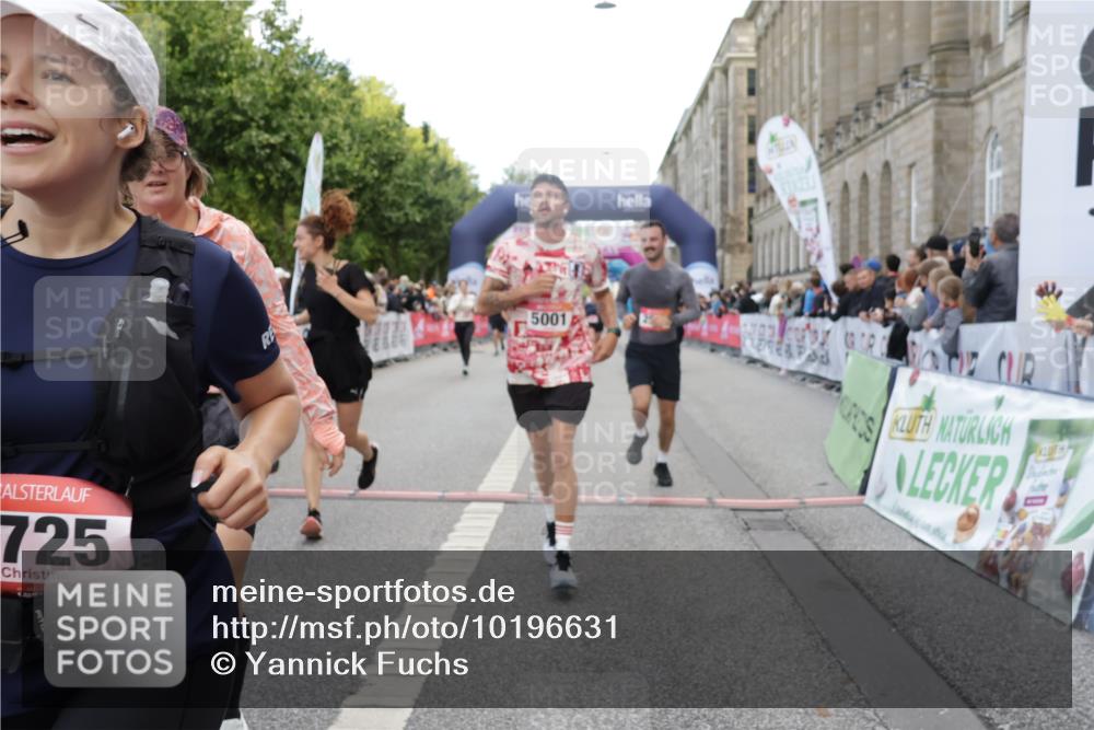 06.09.2026 - CURREX Alsterlauf Yannick Fuchs http://msf.ph/oto/10196631 06.09.2026 10:06:40 Ziel 2270, 2532, 2533, 3142, 3143, 3266, 3267, 3491, 3537, 4337, 4347, 4725, 5001, 5167, 6085, 6275, 6464 meine-sportfotos.de