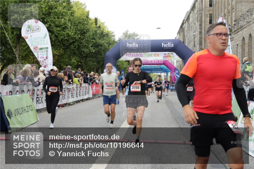 06.09.2026 - CURREX Alsterlauf Yannick Fuchs http://msf.ph/oto/10196644 06.09.2026 09:58:26 Ziel 2013, 2173, 2706, 3055, 3261, 3560, 3603, 3679, 3693, 3804, 4050, 4106, 4501, 4525, 4732, 4800, 4806, 5018, 5257, 5640, 5840, 5858, 8052, 8296, 8319 meine-sportfotos.de