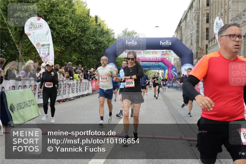 06.09.2026 - CURREX Alsterlauf Yannick Fuchs http://msf.ph/oto/10196654 06.09.2026 09:58:26 Ziel 2013, 2173, 2706, 3055, 3261, 3560, 3603, 3679, 3693, 3804, 4050, 4106, 4501, 4525, 4732, 4800, 4806, 5018, 5257, 5640, 5840, 5858, 8052, 8296, 8319 meine-sportfotos.de