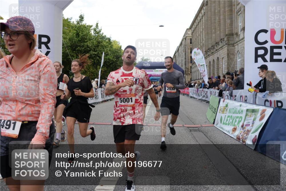 06.09.2026 - CURREX Alsterlauf Yannick Fuchs http://msf.ph/oto/10196677 06.09.2026 10:06:40 Ziel 2270, 2532, 2533, 3142, 3143, 3266, 3267, 3491, 3537, 4337, 4347, 4725, 5001, 5167, 6085, 6275, 6464 meine-sportfotos.de