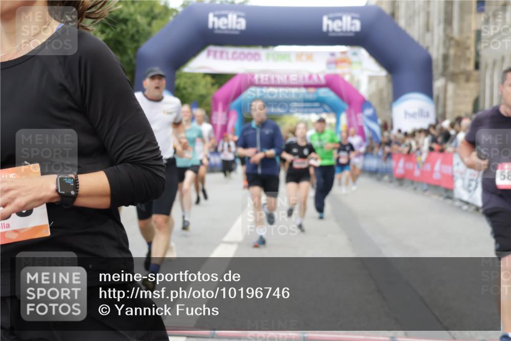 06.09.2026 - CURREX Alsterlauf Yannick Fuchs http://msf.ph/oto/10196746 06.09.2026 09:58:28 Ziel 2013, 2173, 3055, 3261, 3560, 3679, 3693, 3804, 4050, 4106, 4352, 4501, 4525, 4800, 4806, 5018, 5257, 5640, 5840, 5858, 6099, 6118, 6470, 8052, 8296, 8319 meine-sportfotos.de