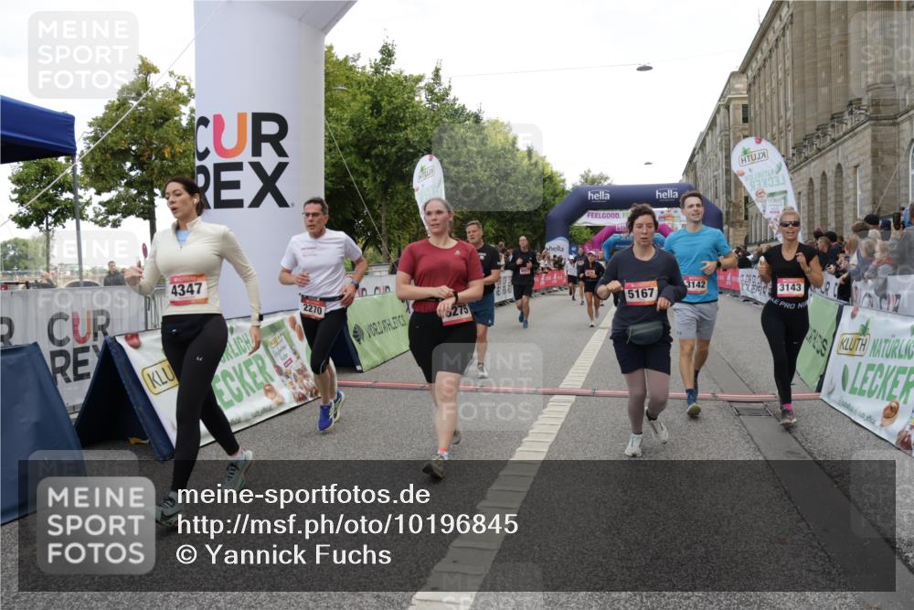 06.09.2026 - CURREX Alsterlauf Yannick Fuchs http://msf.ph/oto/10196845 06.09.2026 10:06:45 Ziel 2270, 2428, 2532, 2533, 2745, 3142, 3143, 3266, 3267, 3500, 3501, 3502, 3537, 3675, 3855, 4337, 4347, 4725, 5001, 5143, 5167, 6275, 8017 meine-sportfotos.de