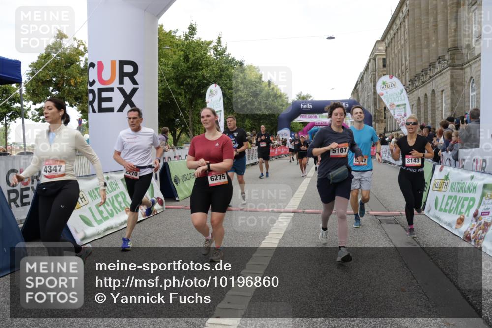 06.09.2026 - CURREX Alsterlauf Yannick Fuchs http://msf.ph/oto/10196860 06.09.2026 10:06:45 Ziel 2270, 2428, 2532, 2533, 2745, 3142, 3143, 3266, 3267, 3500, 3501, 3502, 3537, 3675, 3855, 4337, 4347, 4725, 5001, 5143, 5167, 6275, 8017 meine-sportfotos.de