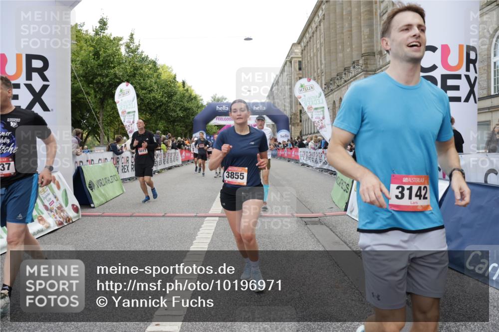 06.09.2026 - CURREX Alsterlauf Yannick Fuchs http://msf.ph/oto/10196971 06.09.2026 10:06:47 Ziel 2270, 2428, 2532, 2533, 2745, 3142, 3143, 3266, 3267, 3500, 3501, 3502, 3537, 3675, 3855, 4347, 5143, 5167, 5471, 6275, 6285, 8017 meine-sportfotos.de