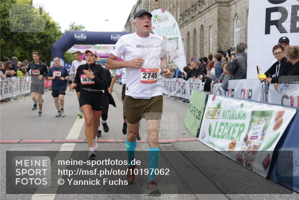06.09.2026 - CURREX Alsterlauf Yannick Fuchs http://msf.ph/oto/10197062 06.09.2026 10:06:48 Ziel 2270, 2428, 2533, 2745, 3142, 3143, 3500, 3501, 3502, 3537, 3675, 3855, 4347, 5143, 5167, 5471, 6275, 6285, 8017 meine-sportfotos.de