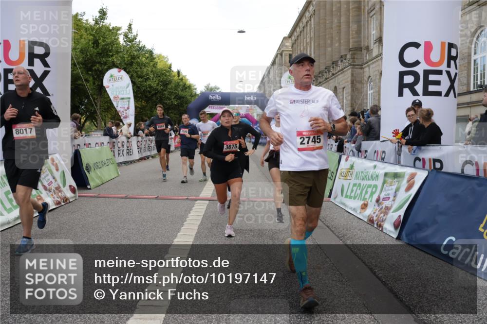 06.09.2026 - CURREX Alsterlauf Yannick Fuchs http://msf.ph/oto/10197147 06.09.2026 10:06:49 Ziel 2270, 2428, 2745, 3142, 3143, 3500, 3501, 3502, 3537, 3675, 3855, 4347, 5143, 5167, 5471, 6275, 6285, 8017 meine-sportfotos.de