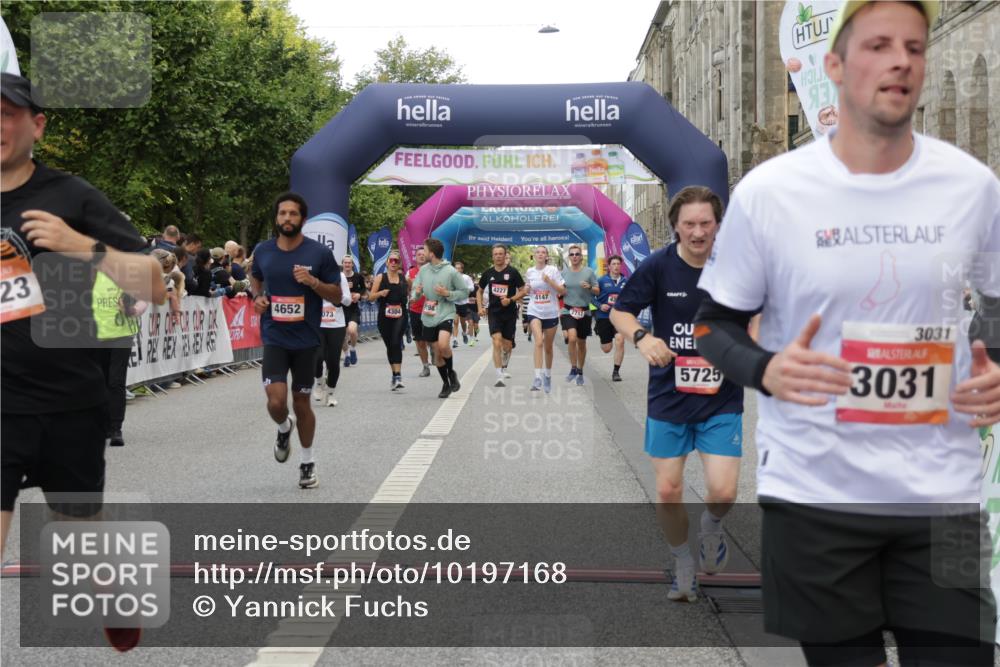 06.09.2026 - CURREX Alsterlauf Yannick Fuchs http://msf.ph/oto/10197168 06.09.2026 09:58:35 Ziel 2013, 2173, 2717, 3031, 3261, 3560, 3693, 4050, 4147, 4227, 4256, 4304, 4352, 4356, 4423, 4652, 5521, 5640, 5725, 5840, 6073, 6099, 6118, 6470, 8077, 8319 meine-sportfotos.de