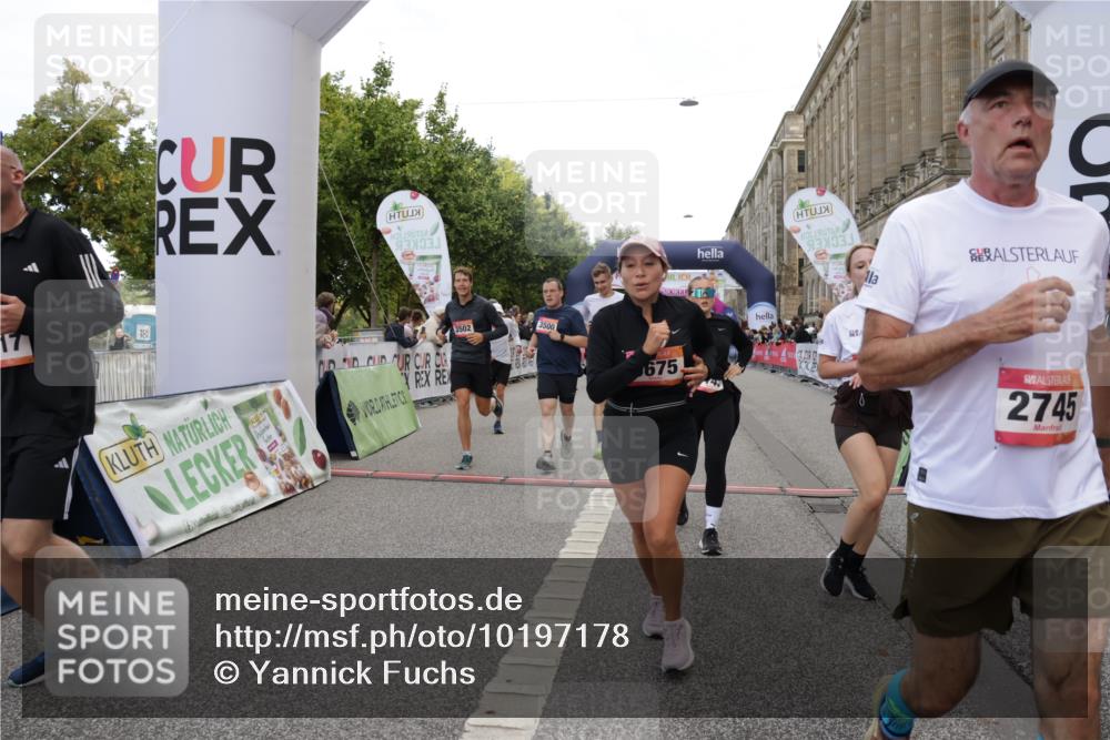 06.09.2026 - CURREX Alsterlauf Yannick Fuchs http://msf.ph/oto/10197178 06.09.2026 10:06:49 Ziel 2270, 2428, 2745, 3142, 3143, 3500, 3501, 3502, 3537, 3675, 3855, 4347, 5143, 5167, 5471, 6275, 6285, 8017 meine-sportfotos.de