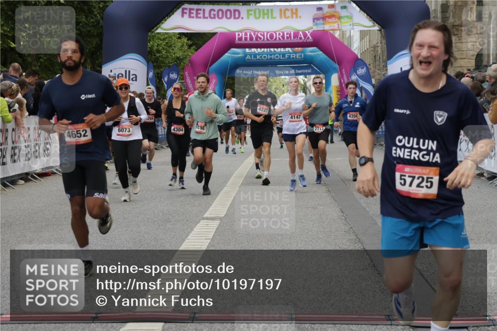 06.09.2026 - CURREX Alsterlauf Yannick Fuchs http://msf.ph/oto/10197197 06.09.2026 09:58:36 Ziel 2120, 2173, 2717, 3031, 3261, 3560, 3693, 4050, 4147, 4227, 4256, 4304, 4352, 4356, 4423, 4652, 5205, 5207, 5521, 5640, 5725, 6073, 6099, 6118, 6470, 8077, 8319 meine-sportfotos.de