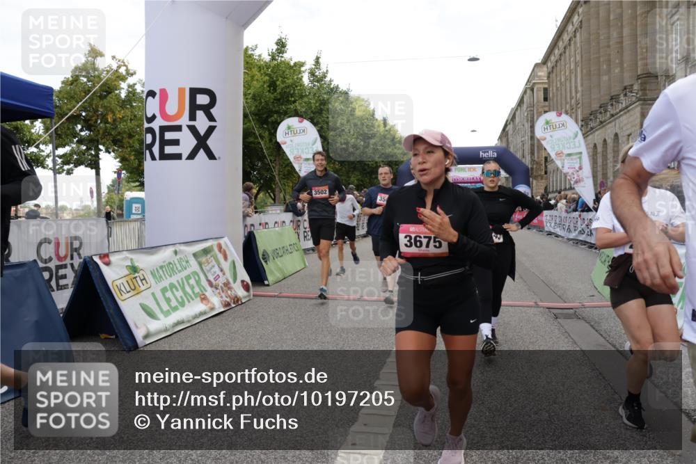 06.09.2026 - CURREX Alsterlauf Yannick Fuchs http://msf.ph/oto/10197205 06.09.2026 10:06:50 Ziel 2270, 2428, 2745, 2934, 3142, 3143, 3500, 3501, 3502, 3537, 3675, 3855, 4347, 5143, 5167, 5471, 6275, 6285, 8017 meine-sportfotos.de