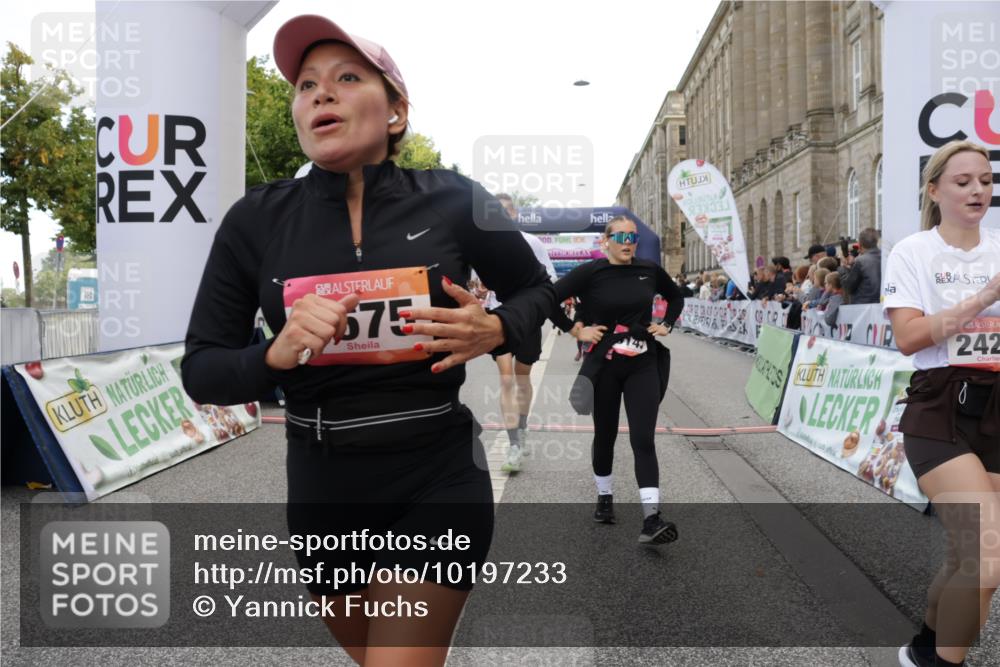 06.09.2026 - CURREX Alsterlauf Yannick Fuchs http://msf.ph/oto/10197233 06.09.2026 10:06:50 Ziel 2270, 2428, 2745, 2934, 3142, 3143, 3500, 3501, 3502, 3537, 3675, 3855, 4347, 5143, 5167, 5471, 6275, 6285, 8017 meine-sportfotos.de