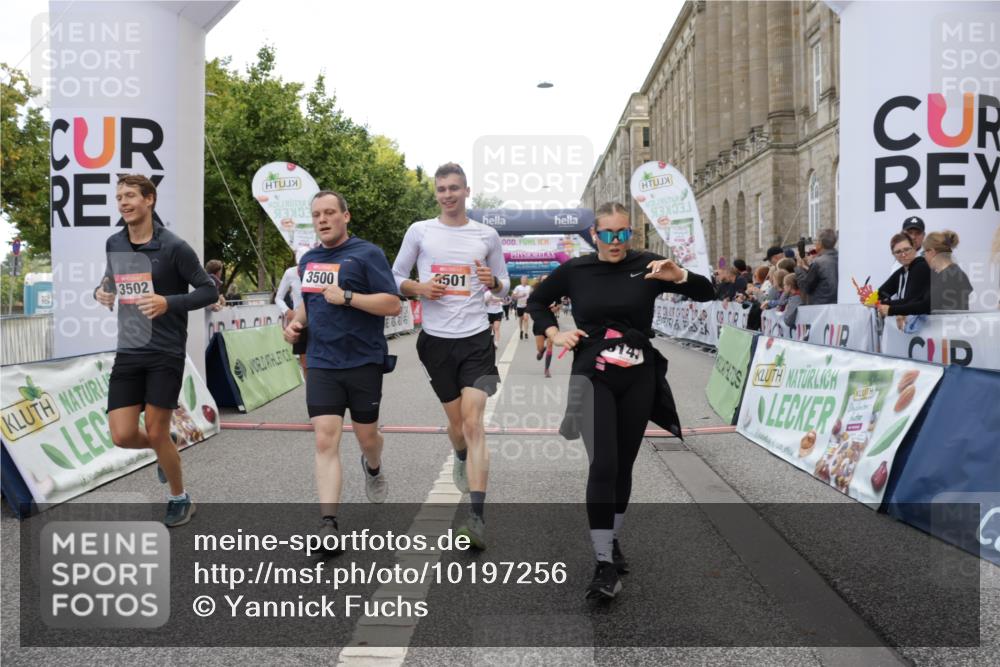 06.09.2026 - CURREX Alsterlauf Yannick Fuchs http://msf.ph/oto/10197256 06.09.2026 10:06:51 Ziel 2270, 2428, 2745, 2934, 3142, 3143, 3303, 3500, 3501, 3502, 3537, 3675, 3855, 3943, 3945, 4347, 5143, 5167, 5471, 6275, 6285, 8017 meine-sportfotos.de
