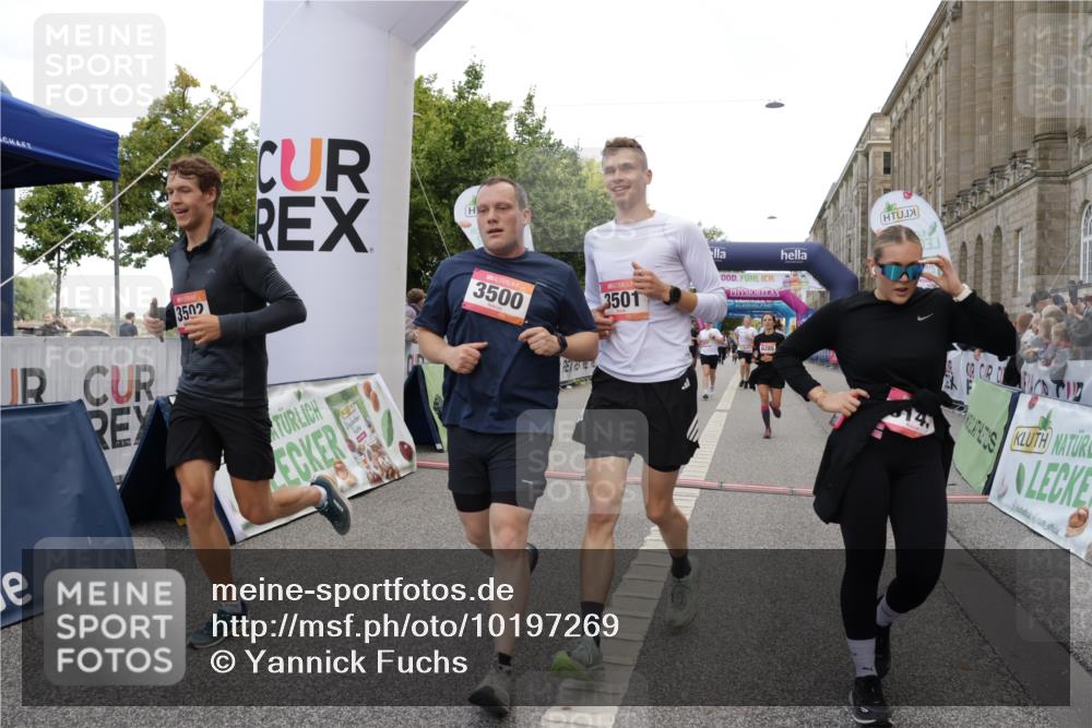 06.09.2026 - CURREX Alsterlauf Yannick Fuchs http://msf.ph/oto/10197269 06.09.2026 10:06:51 Ziel 2270, 2428, 2745, 2934, 3142, 3143, 3303, 3500, 3501, 3502, 3537, 3675, 3855, 3943, 3945, 4347, 5143, 5167, 5471, 6275, 6285, 8017 meine-sportfotos.de
