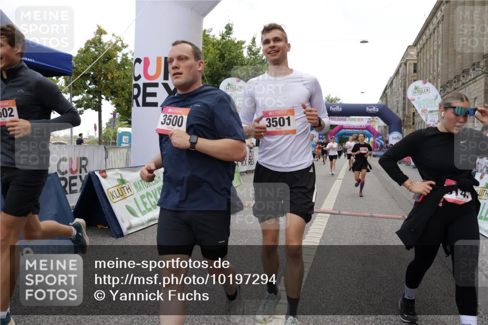 06.09.2026 - CURREX Alsterlauf Yannick Fuchs http://msf.ph/oto/10197294 06.09.2026 10:06:51 Ziel 2270, 2428, 2745, 2934, 3142, 3143, 3303, 3500, 3501, 3502, 3537, 3675, 3855, 3943, 3945, 4347, 5143, 5167, 5471, 6275, 6285, 8017 meine-sportfotos.de