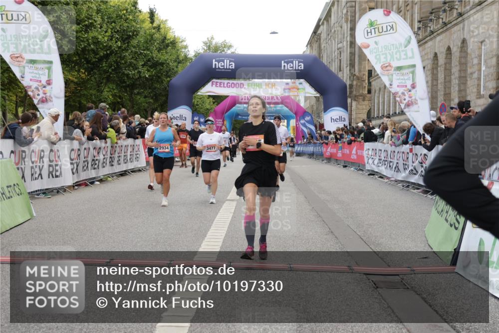 06.09.2026 - CURREX Alsterlauf Yannick Fuchs http://msf.ph/oto/10197330 06.09.2026 10:06:52 Ziel 2428, 2745, 2934, 3142, 3143, 3303, 3500, 3501, 3502, 3537, 3675, 3855, 3943, 3945, 5143, 5471, 6285, 8017 meine-sportfotos.de