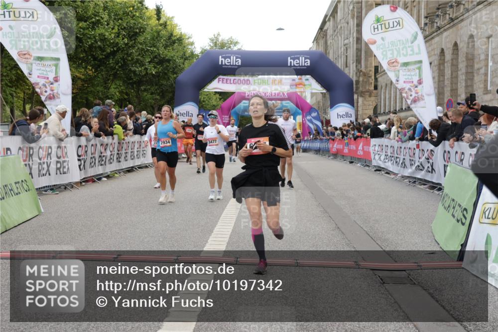 06.09.2026 - CURREX Alsterlauf Yannick Fuchs http://msf.ph/oto/10197342 06.09.2026 10:06:52 Ziel 2428, 2745, 2934, 3142, 3143, 3303, 3500, 3501, 3502, 3537, 3675, 3855, 3943, 3945, 5143, 5471, 6285, 8017 meine-sportfotos.de