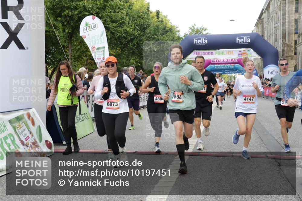 06.09.2026 - CURREX Alsterlauf Yannick Fuchs http://msf.ph/oto/10197451 06.09.2026 09:58:40 Ziel 2034, 2120, 2717, 3031, 4147, 4227, 4256, 4265, 4304, 4356, 4423, 4652, 4695, 4747, 5205, 5207, 5521, 5706, 5725, 5810, 6073, 6118, 8077 meine-sportfotos.de