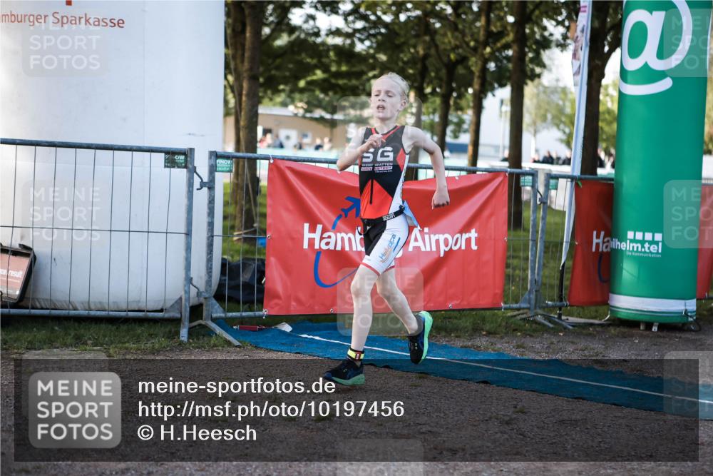 06.09.2026 - 20. Norderstedt Triathlon H.Heesch http://msf.ph/oto/10197456 06.09.2026 09:10:57 Ziel 31, 32, 34, 35, 48 meine-sportfotos.de