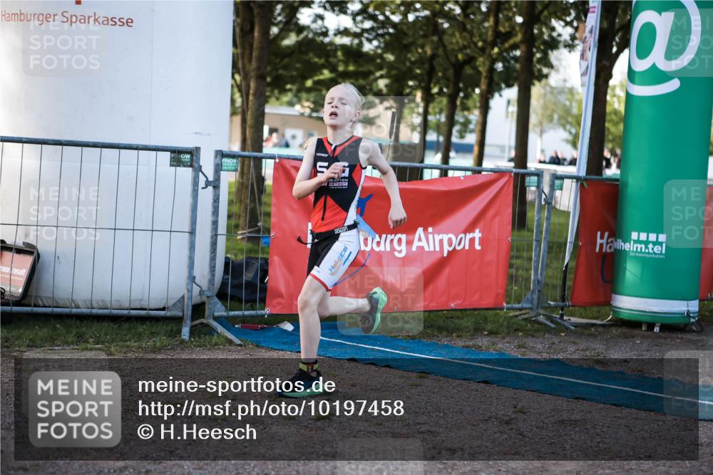 06.09.2026 - 20. Norderstedt Triathlon H.Heesch http://msf.ph/oto/10197458 06.09.2026 09:10:57 Ziel 31, 32, 34, 35, 48 meine-sportfotos.de