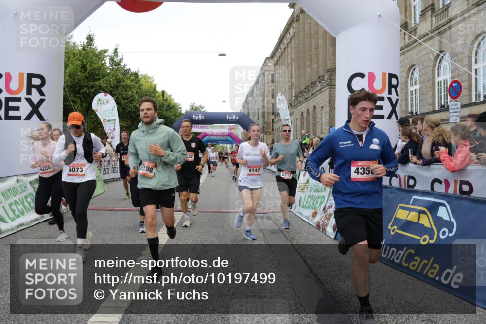 06.09.2026 - CURREX Alsterlauf Yannick Fuchs http://msf.ph/oto/10197499 06.09.2026 09:58:40 Ziel 2034, 2120, 2717, 3031, 4147, 4227, 4256, 4265, 4304, 4356, 4423, 4652, 4695, 4747, 5205, 5207, 5521, 5706, 5725, 5810, 6073, 6118, 8077 meine-sportfotos.de