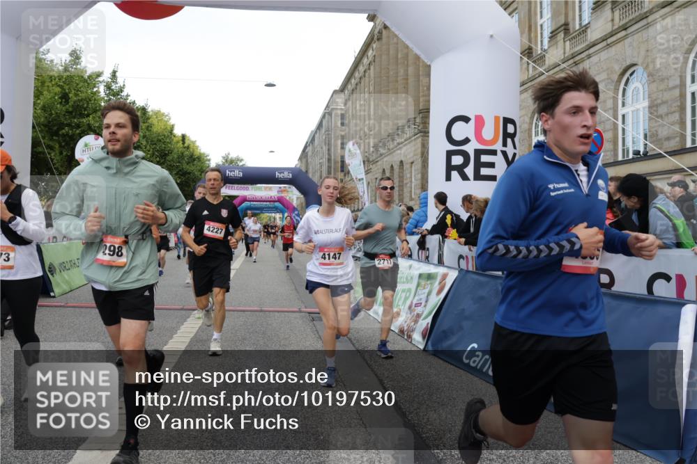 06.09.2026 - CURREX Alsterlauf Yannick Fuchs http://msf.ph/oto/10197530 06.09.2026 09:58:41 Ziel 2034, 2120, 2717, 3031, 4147, 4227, 4256, 4265, 4304, 4356, 4423, 4652, 4695, 4747, 5205, 5207, 5521, 5706, 5725, 5764, 5810, 5964, 6073, 8077 meine-sportfotos.de