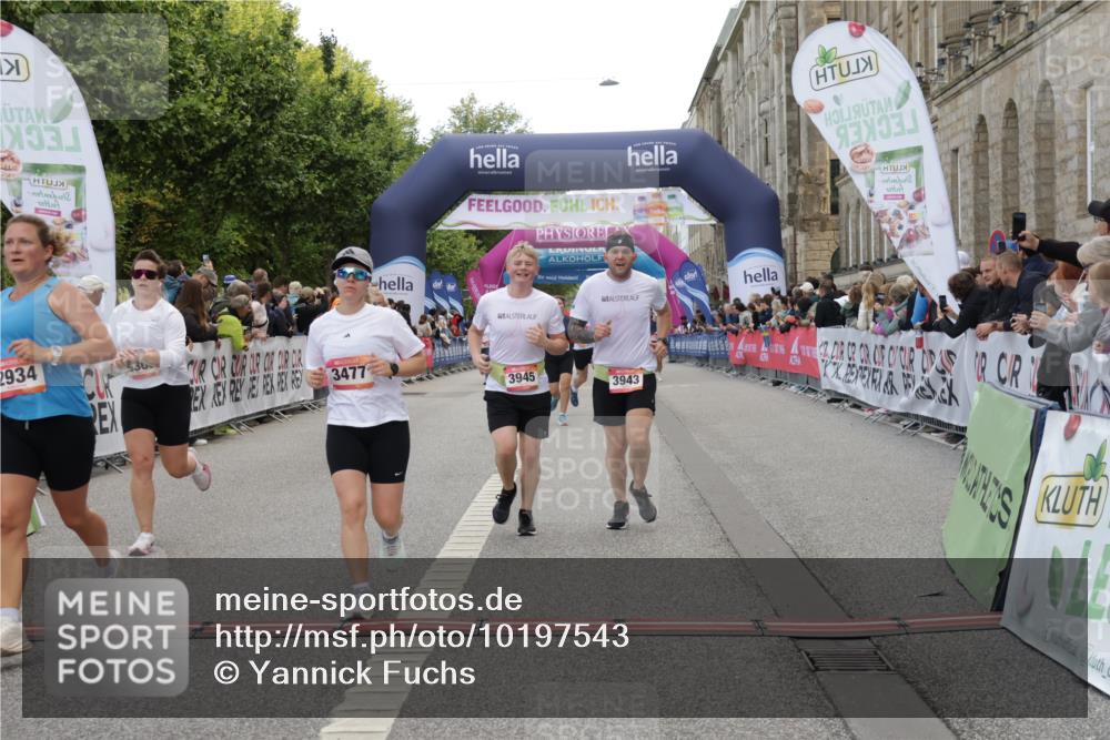 06.09.2026 - CURREX Alsterlauf Yannick Fuchs http://msf.ph/oto/10197543 06.09.2026 10:06:54 Ziel 2428, 2459, 2745, 2934, 2963, 3303, 3500, 3501, 3502, 3675, 3943, 3945, 5073, 5143, 5471, 6285, 8017, 8276 meine-sportfotos.de