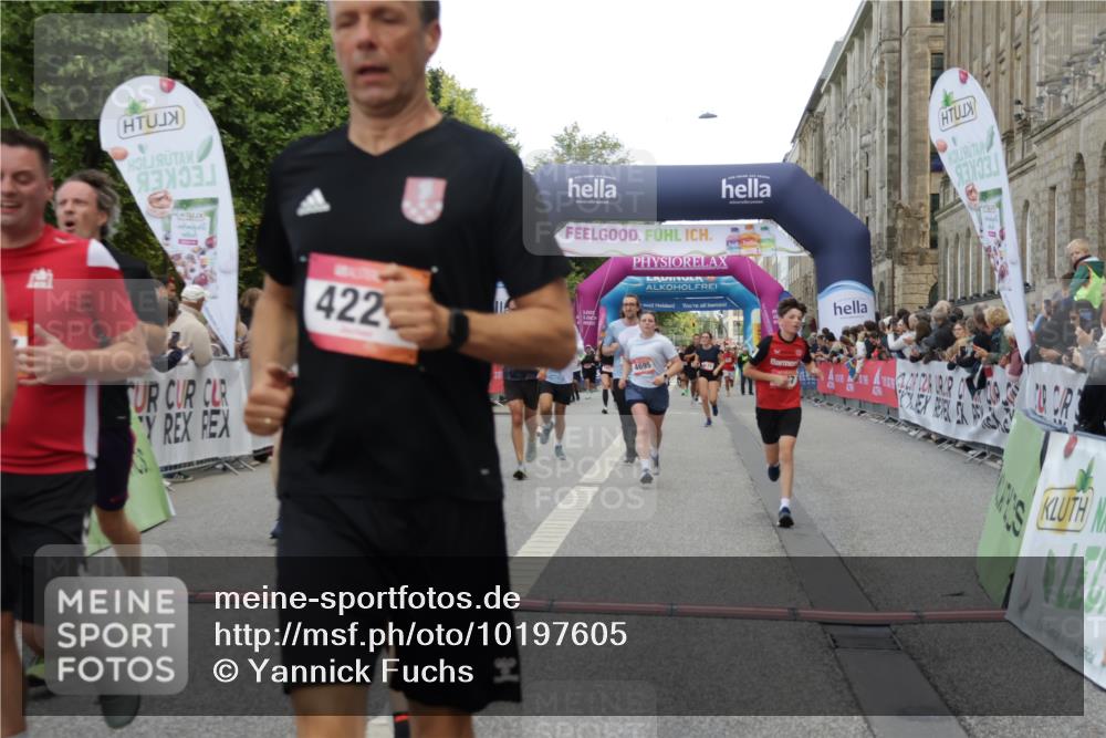 06.09.2026 - CURREX Alsterlauf Yannick Fuchs http://msf.ph/oto/10197605 06.09.2026 09:58:42 Ziel 2034, 2120, 2717, 4147, 4227, 4256, 4265, 4304, 4356, 4423, 4652, 4695, 4747, 5205, 5207, 5521, 5706, 5725, 5764, 5810, 5964, 6073 meine-sportfotos.de